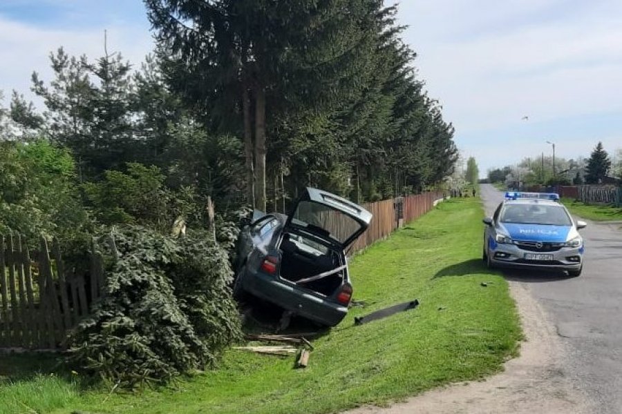 Wjechał W Ogrodzenie Posesji 24 Latek Miał 37 Promila Alkoholu 2629