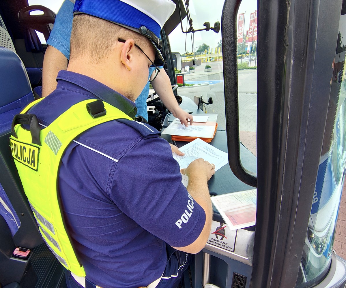 Letni wyjazd? Tylko bezpiecznym autokarem