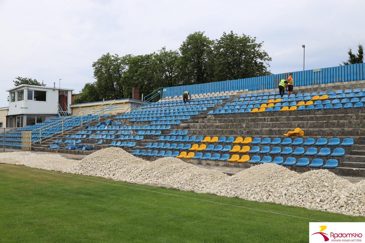 stara trybuna stadion RKS Nowa trybuna na stadionie RKS. Stare siedziska trafią w ręce kibiców