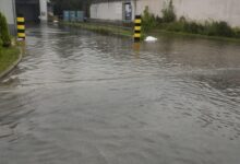 Ulewne deszcze – zalany mostek, nieprzejezdne ulice i liczne interwencje strażaków