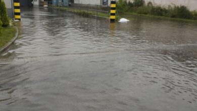 Ulewne deszcze – zalany mostek, nieprzejezdne ulice i liczne interwencje strażaków