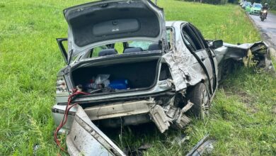 Brawura za kierownicą BMW. 19-latek rozbił auto na słupie