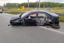 Wypadek na A1. Osobówka uderzyła w bariery