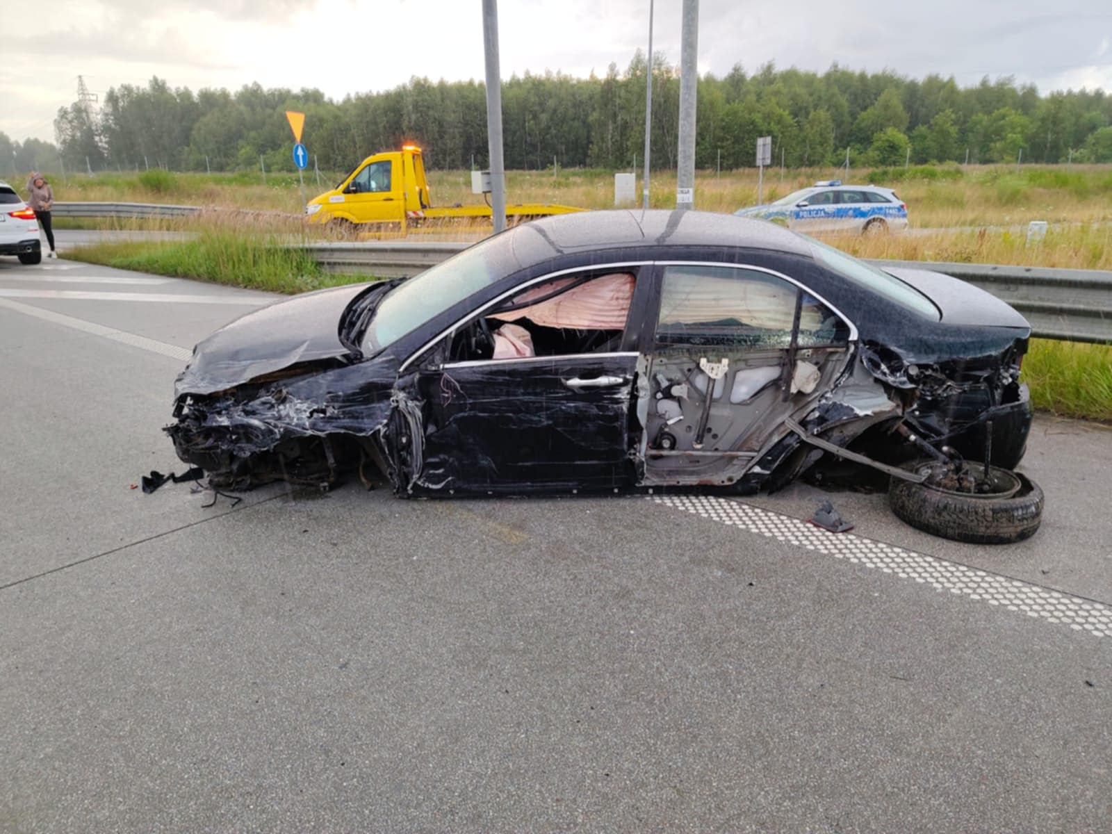 Wypadek na A1. Osobówka uderzyła w bariery