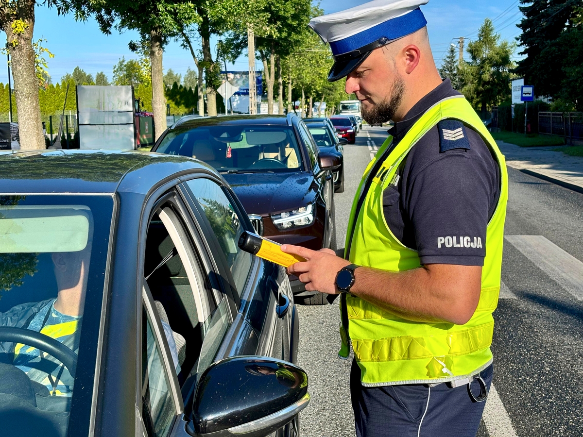 „Trzeźwy poranek” w Radomsku – ul. Brzeźnicka pod kontrolą policji