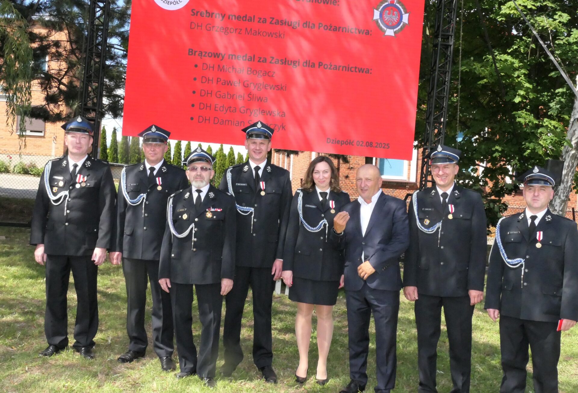 Uroczysta zbiórka OSP Dziepółć. Medale dla zasłużonych druhen i druhów