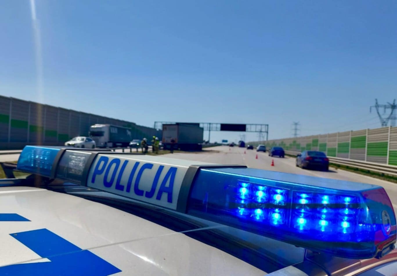 Wystrzał opony w ciężarówce. Duże utrudnienia na A1