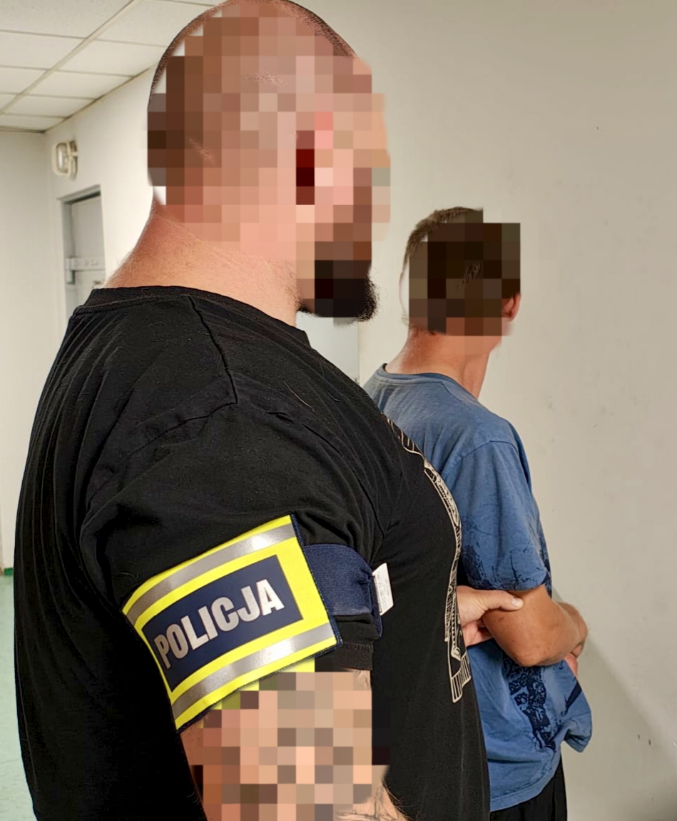 Pobili i okradli 59-latka w centrum Radomska. Sprawcy w rękach policji