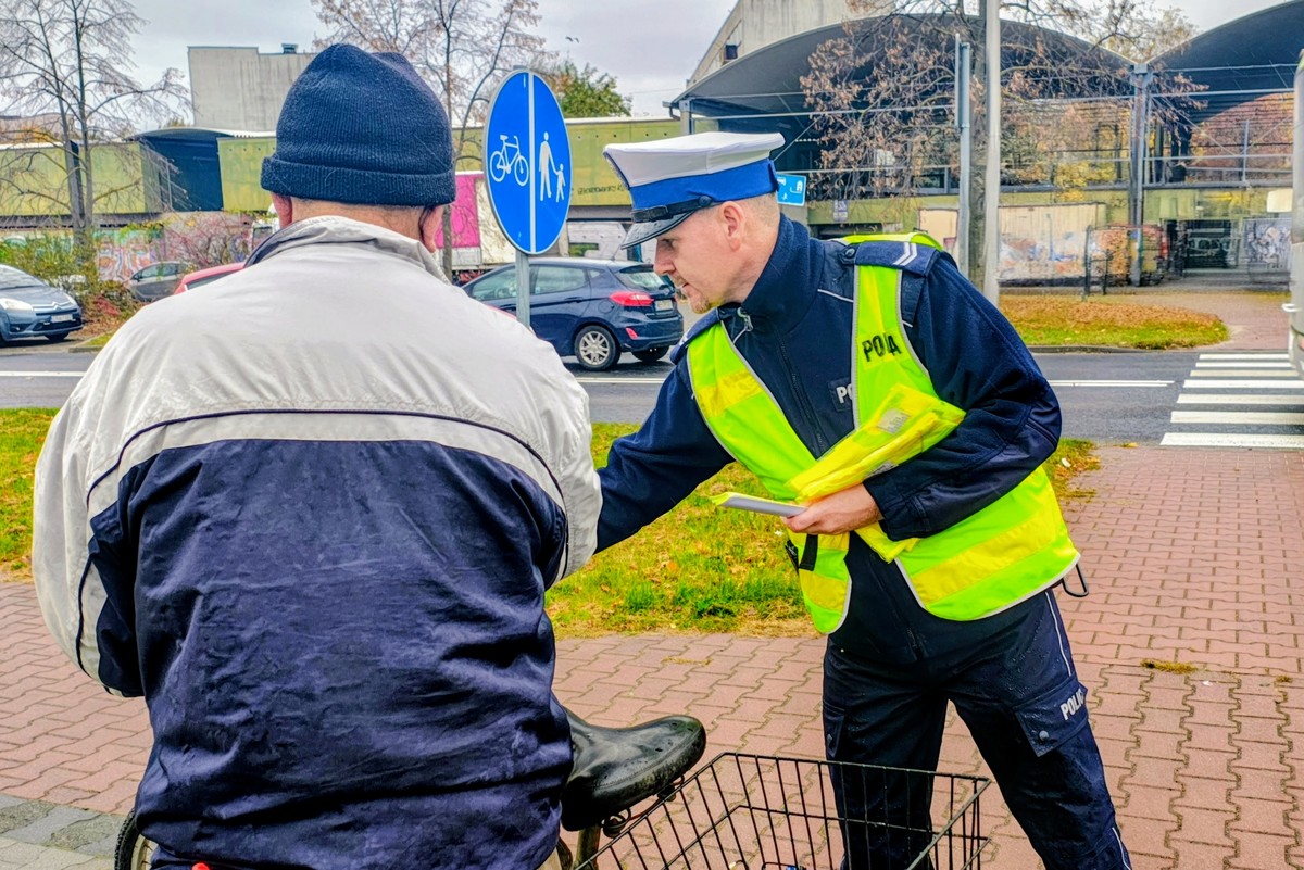 Wzmożone działania policji w okolicach cmentarzy w Radomsku