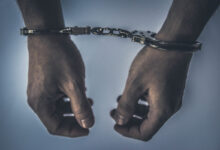 Groził rodzinie nożem i pałką teleskopową. Zdecydowana reakcja policjantów