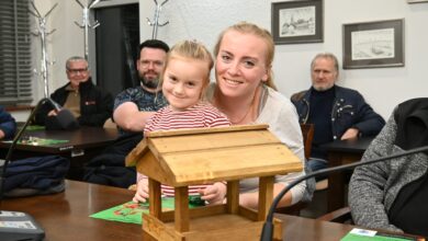 „KarmiMY zimą ptaki!” – mieszkańcy Radomska tłumnie na spotkaniu edukacyjnym