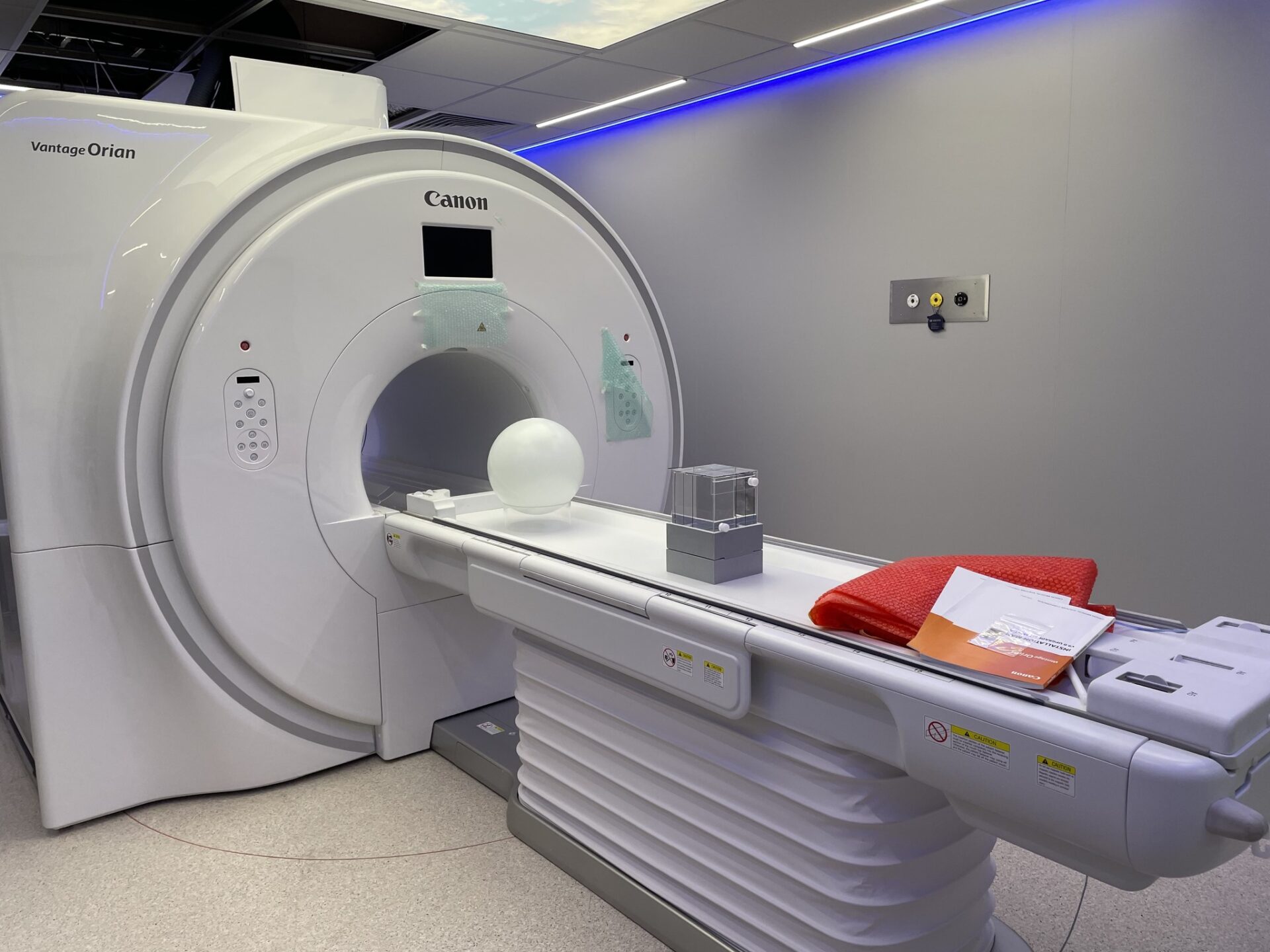 Ostatnie prace przed uruchomieniem rezonansu magnetycznego w Radomsku