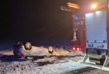 Nocne dachowanie osobówki w gminie Kobiele Wielkie