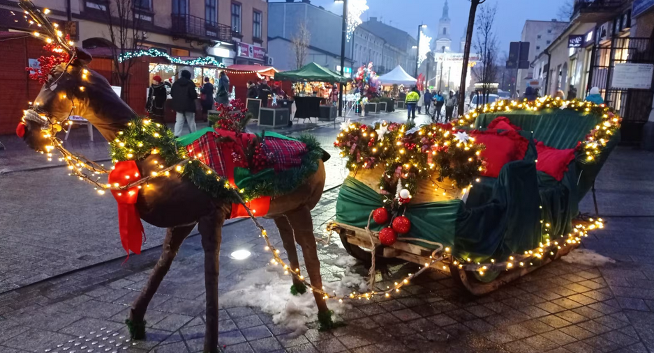 Magia świąt w Parku Świętojańskim. Powiat zaprasza na kiermasz „ERA Smaku”