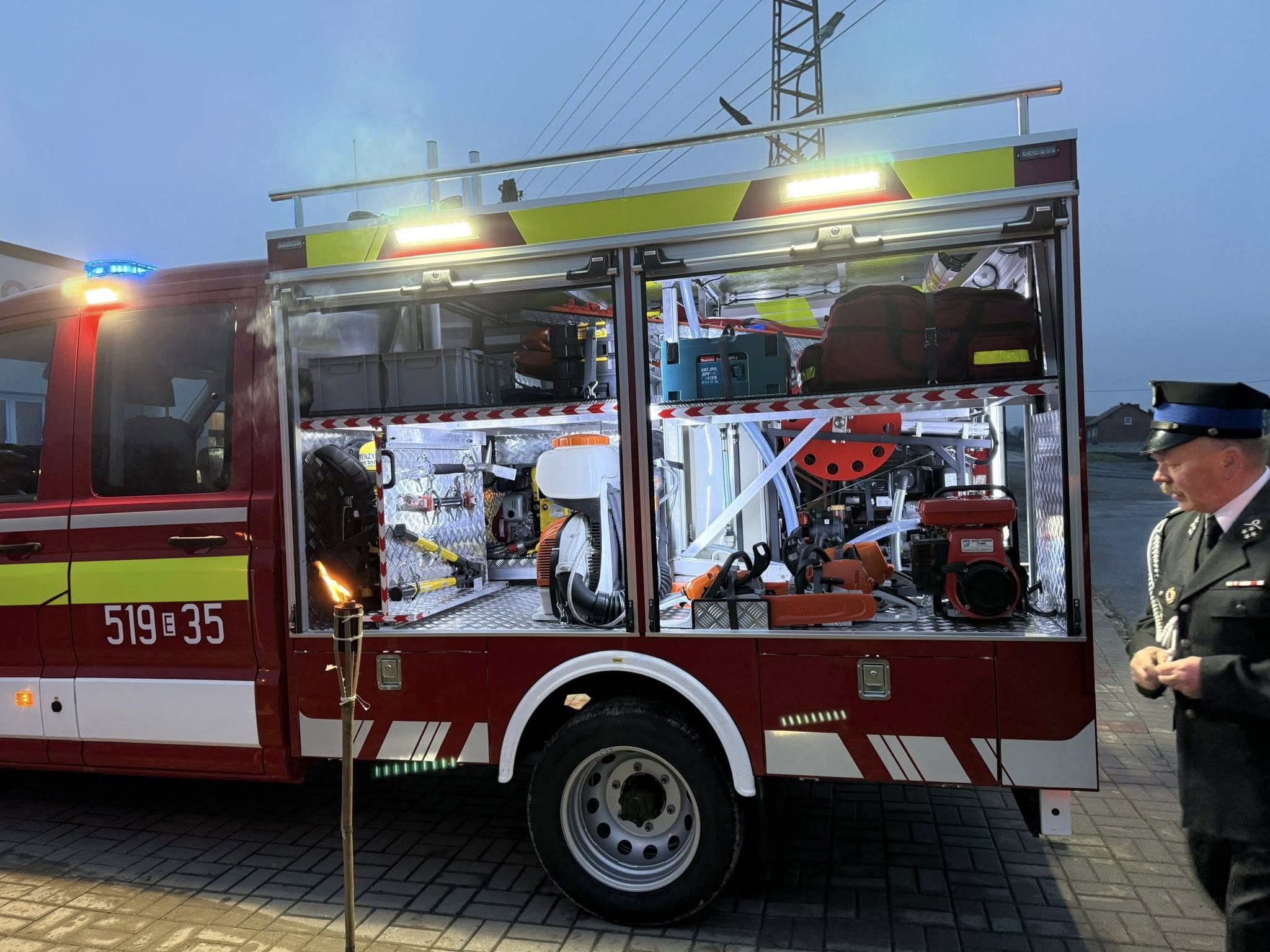 Nowy samochód ratowniczo-gaśniczy trafił do OSP Silnica