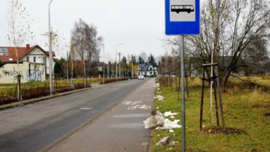 Nowe oznakowanie przystanków w związku ze zmianą trasy autobusu linii 19