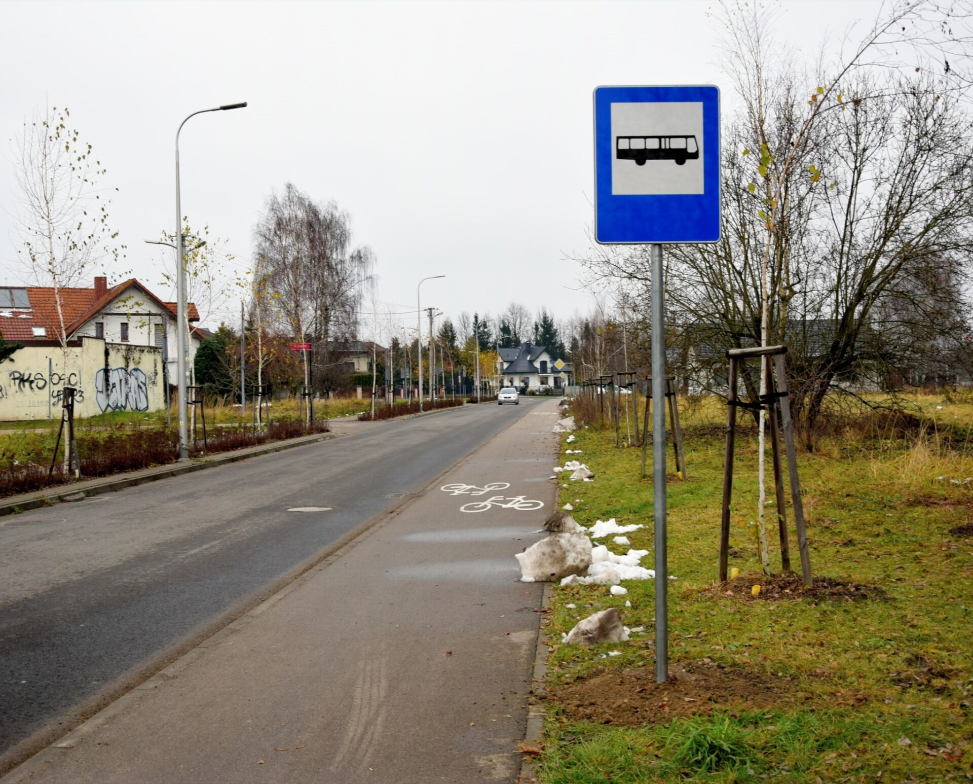 Nowe oznakowanie przystanków w związku ze zmianą trasy autobusu linii 19