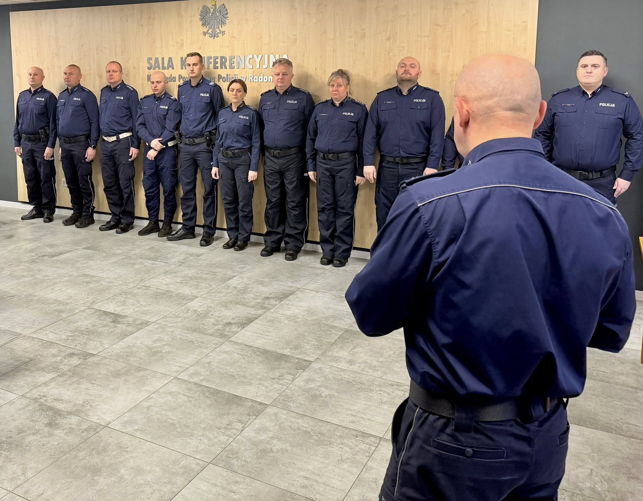Podziękowania i wyróżnienia dla policjantów z Radomska. Uroczyste spotkanie w komendzie