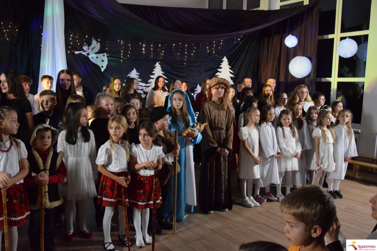 „Przekażmy sobie Znak Pokoju” – wieczór poetycko-kolędowy w PSP nr 5