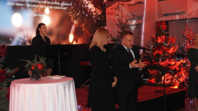 Powiatowa Wigilia w Radomsku. Wspólne podsumowanie roku w świątecznej atmosferze