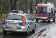 Zderzenie dwóch samochodów w Ładzicach. Dwie osoby trafiły do szpitala