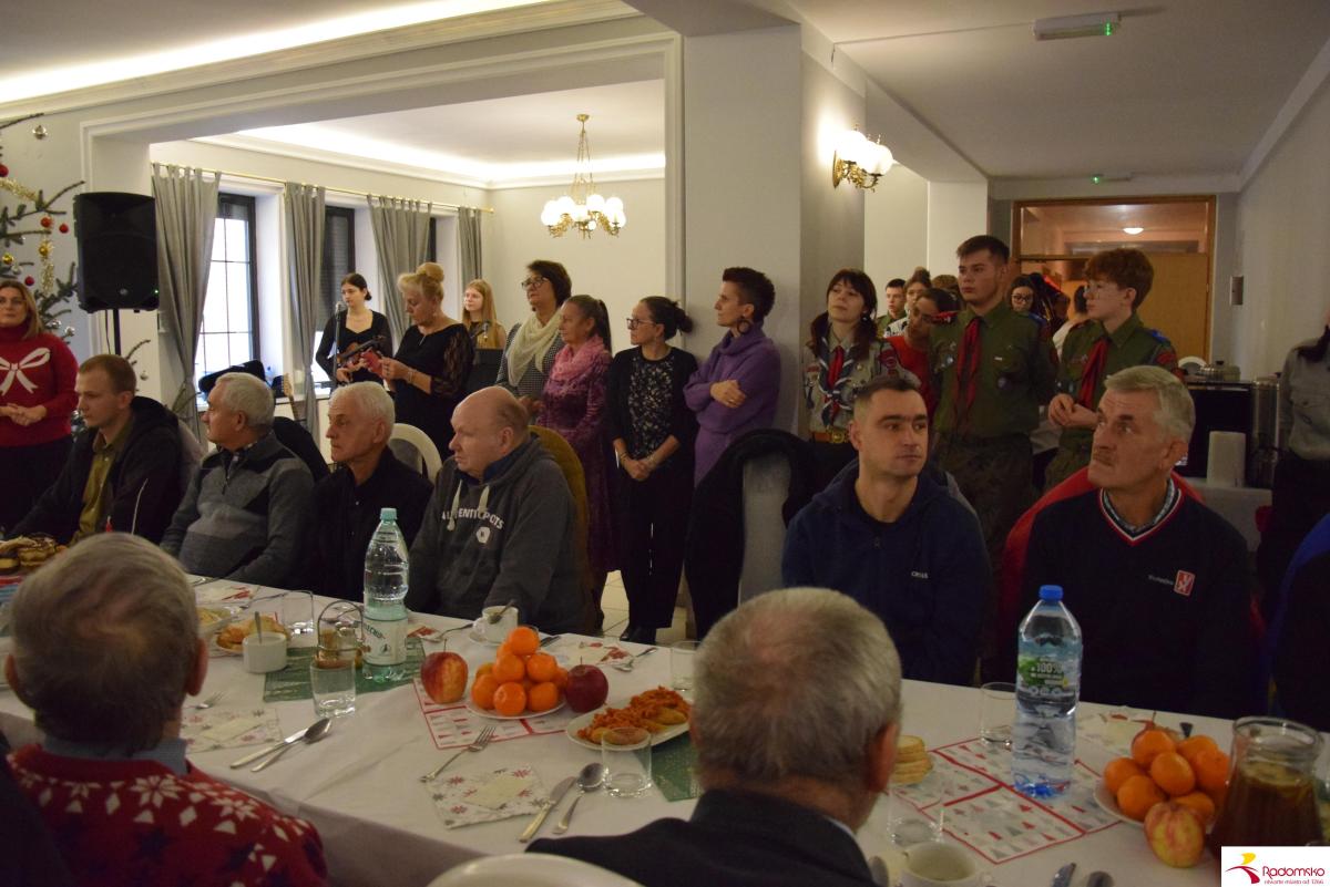 Nikt nie powinien być sam w Święta – Wigilia Bez Samotności w Radomsku