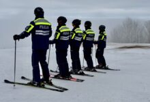 Góra Kamieńsk rozpoczęła sezon narciarski. Policjanci na stokach od pierwszego dnia