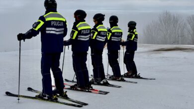 Góra Kamieńsk rozpoczęła sezon narciarski. Policjanci na stokach od pierwszego dnia