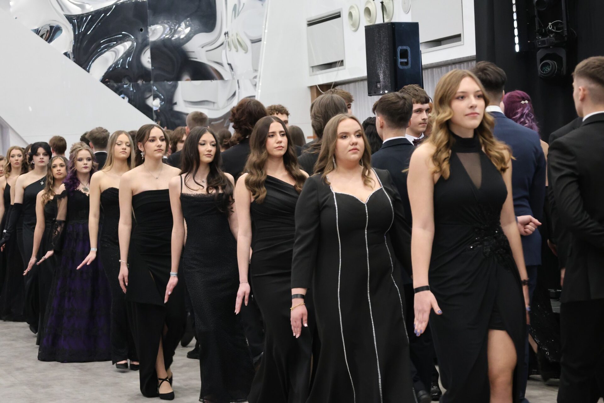 Studniówka maturzystów I LO w Radomsku [ZDJĘCIA]