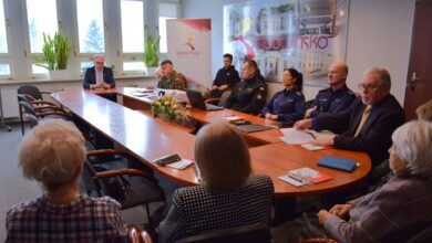 Seniorzy rozmawiali o bezpieczeństwie i zagrożeniach dnia codziennego