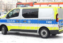 Poślizg na ul. Kilińskiego. Samochód uderzył w latarni