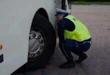 Zanim wyruszą na ferie – policyjna kontrola autobusów