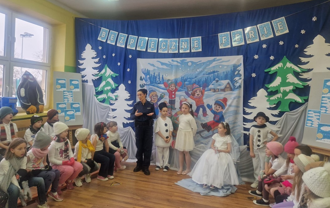 Jak bezpiecznie bawić się zimą? Policjanci przypominają zasady