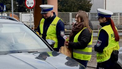 Serce za kierownicą? Tylko z rozsądkiem! Walentynkowa akcja Policji w Radomsku