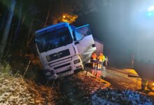 Stracił panowanie nad pojazdem. Wypadek ciężarówki w gminie Kamieńsk