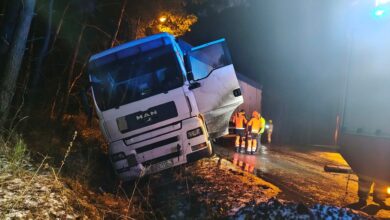 Stracił panowanie nad pojazdem. Wypadek ciężarówki w gminie Kamieńsk