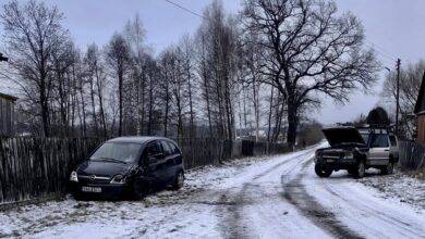 Groźne zdarzenie na łuku drogi. Policja apeluje o ostrożność