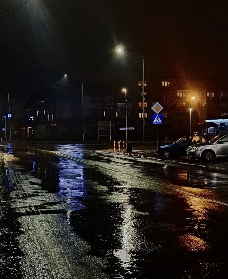 Potrącenie pieszego na ul. Piastowskiej w Radomsko. 60-latek trafił do szpitala