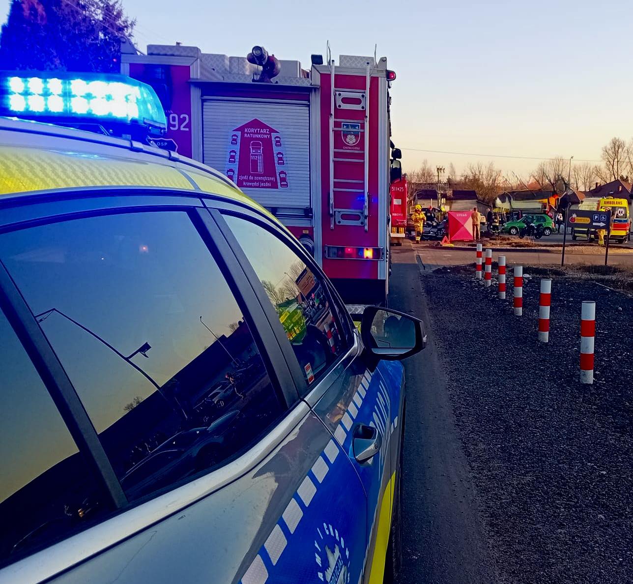 Wypadek w Pławnie. Motocyklista trafił do szpitala po zderzeniu z osobówką
