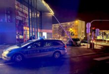 Wypadek na Brzeźnickiej. Słup oświetleniowy runął na dach budynku