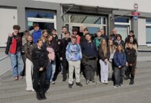 Jak wygląda służba policjantów? Uczniowie odwiedzili komendę w Radomsku