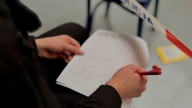 Nie tylko teoria – uczniowie sprawdzili się w policyjnych zadaniach praktycznych