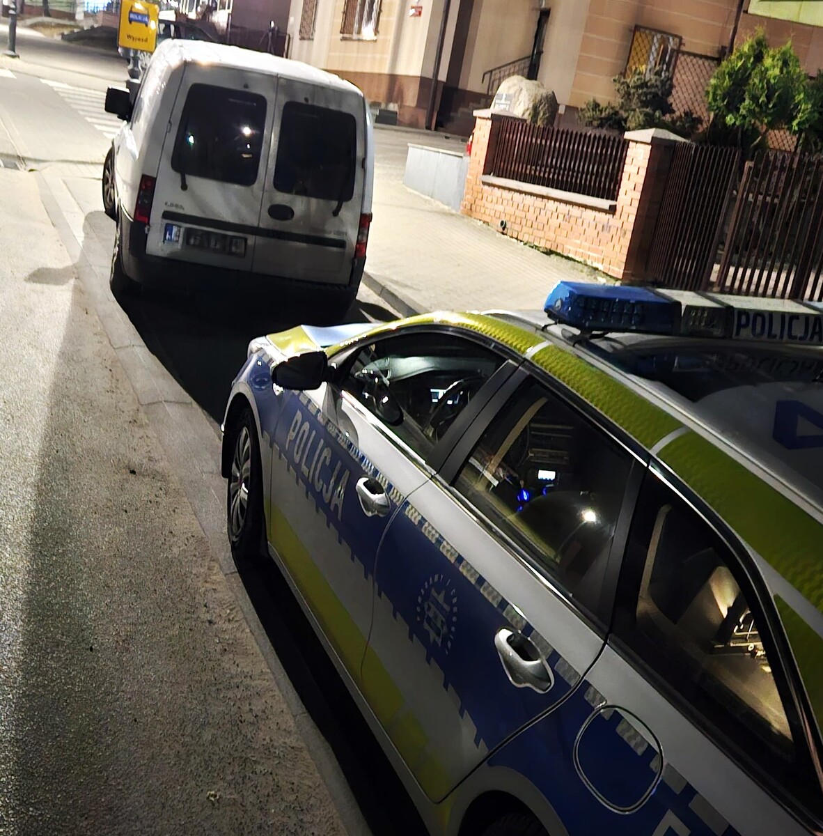 Sam przyjechał na dozór… łamiąc zakaz sądu i będąc pod wpływem alkoholu