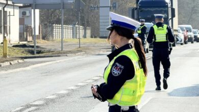 Zderzenie ciężarówki z osobówką na ul. Krakowskiej w Radomsku