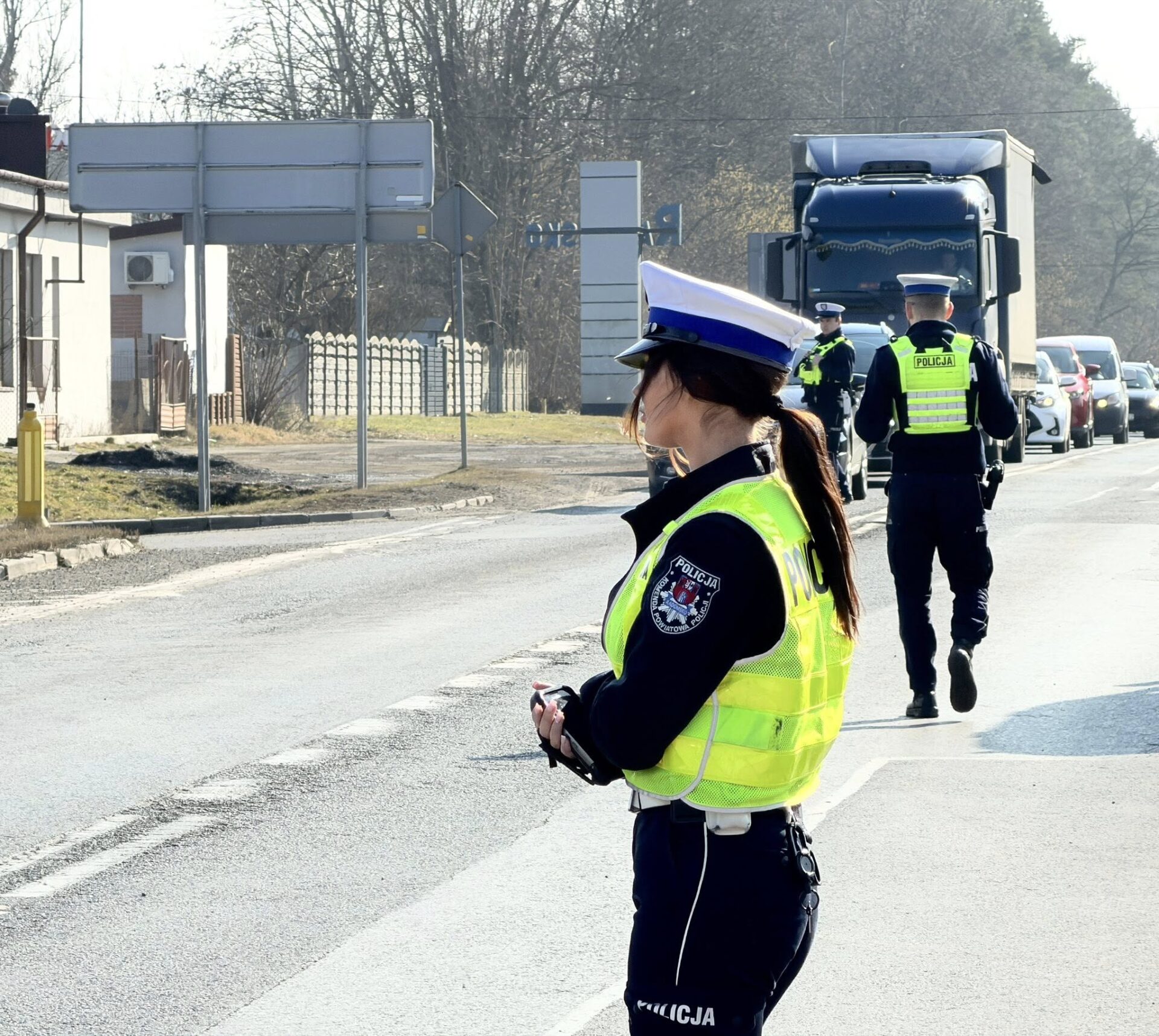 Zderzenie ciężarówki z osobówką na ul. Krakowskiej w Radomsku
