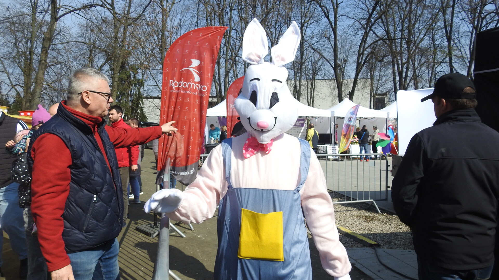 Kolorowo i rodzinnie w Parku Świętojańskim. Trwa Jarmark Wielkanocny [ZDJĘCIA]