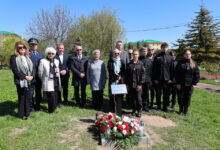 Pamięć, która trwa. Dąb Pamięci posadzony przy ZSP nr 1