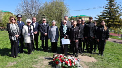 Pamięć, która trwa. Dąb Pamięci posadzony przy ZSP nr 1