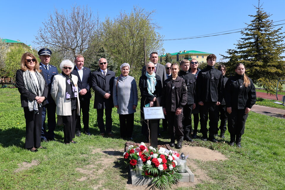 Pamięć, która trwa. Dąb Pamięci posadzony przy ZSP nr 1