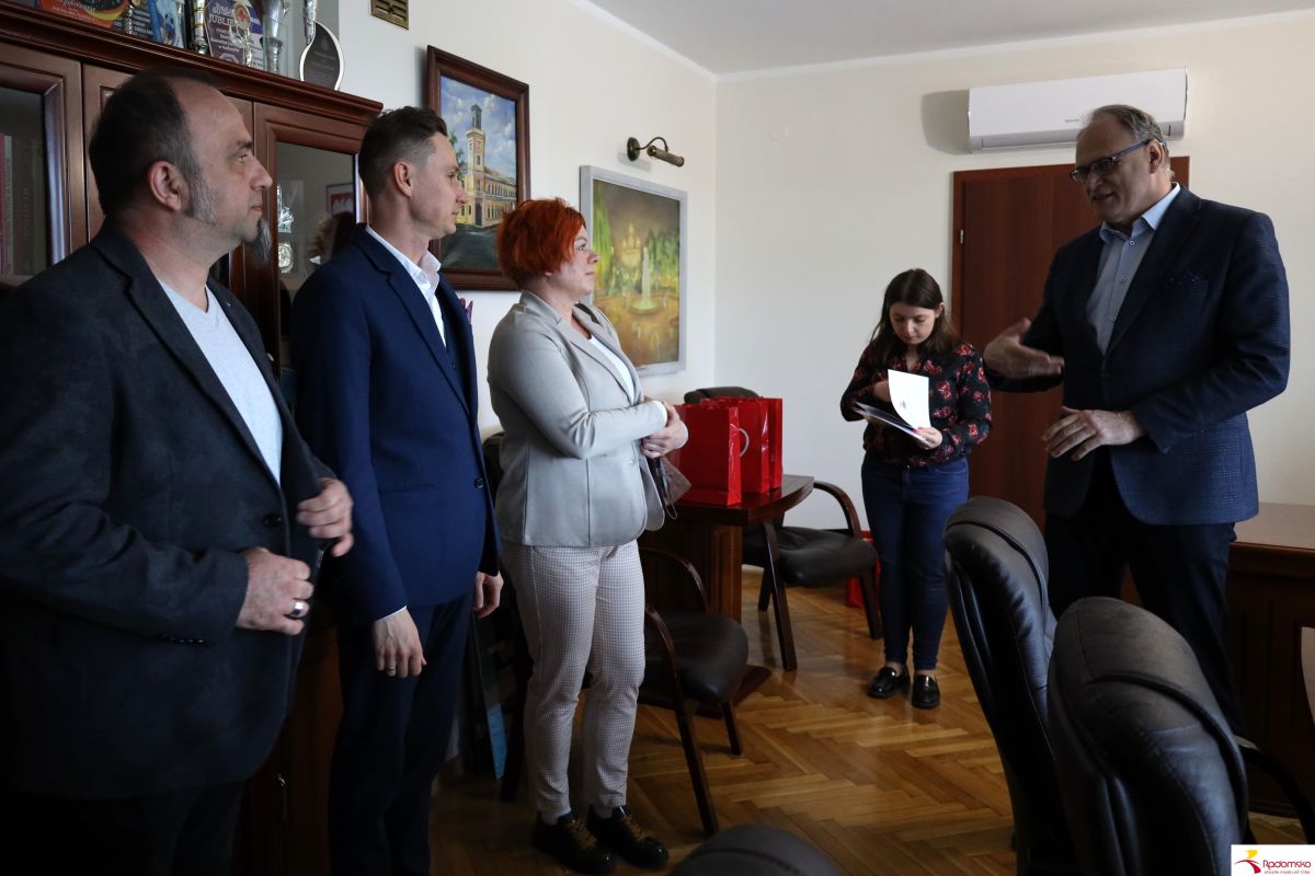 Zniżki dla seniorów w kolejnych punktach usługowych